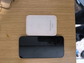 iPhone 14 84% Batería con cable original y magsafe