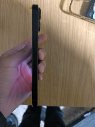 iPhone 14 84% Batería con cable original y magsafe