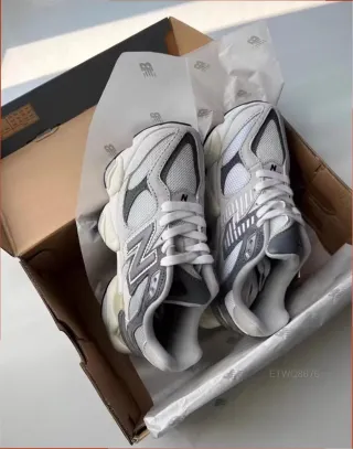 New Balance 9060 Gris Claro Talla 38