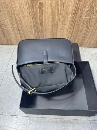 Bolso YSL Negro con Logo Dorado