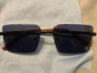 Gafas de sol de Cartiere sin montura.