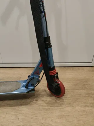 Patinete Oxelo azul y rojo