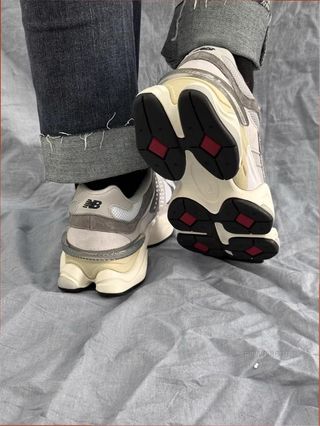 New Balance 9060 Gris Talla 41.5