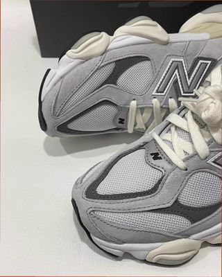 New Balance 9060 Gris Talla 41.5