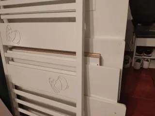 Cuna convertible a cama con mesita y escritorio