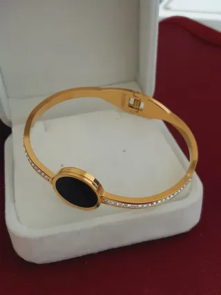 Pulsera bañada en oro con círculo negro