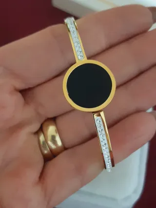 Pulsera bañada en oro con círculo negro