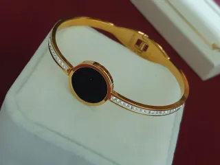 Pulsera bañada en oro con círculo negro