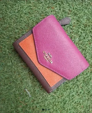 Monedero Coach naranja y morado