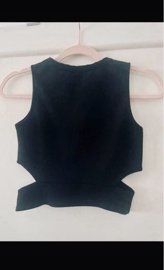 Top negro cruzado Stradivarius