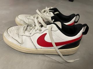 Zapatillas Nike Blancas y Rojas