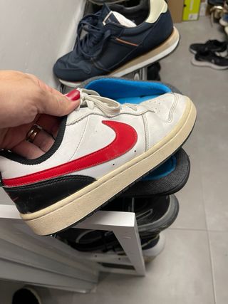 Zapatillas Nike Blancas y Rojas