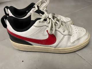 Zapatillas Nike Blancas y Rojas