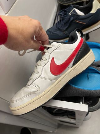 Zapatillas Nike Blancas y Rojas