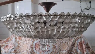 3 lámparas de araña de cristal y metal