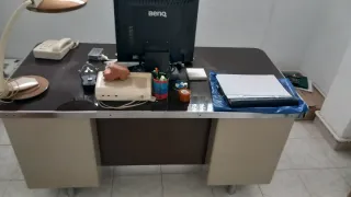 Mesa de oficina antigua