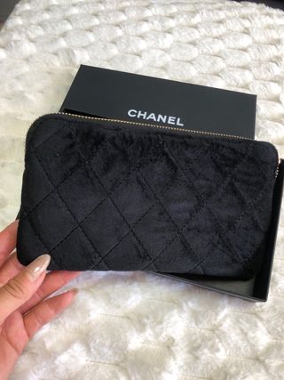 Borsa da toilette Chanel nera imbottita