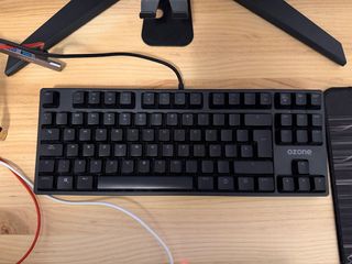 Teclado Mecánico Ozone Cherry MX Red RGB