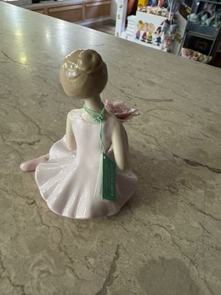 Bambola ballerina Hervit con fiore