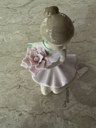 Bambola ballerina Hervit con fiore