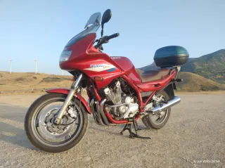 Yamaha XJ 900 Diversion Roja