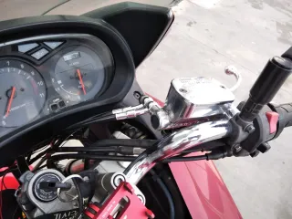 Yamaha XJ 900 Diversion Roja