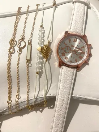 Conjunto Relógio + 5 Pulseiras Douradas por 18€