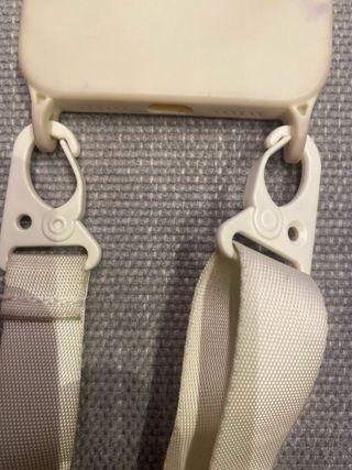 Funda iPhone 11 Blanca y Negra con Correa