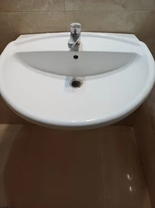 Lavabo Suspendido Roca Blanco Porcelana. Sin grifo