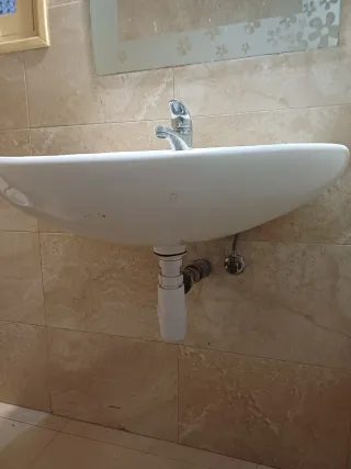 Lavabo Suspendido Roca Blanco Porcelana. Sin grifo