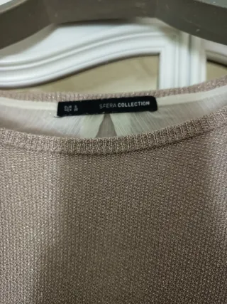 Jersey dorado brillante talla S pero talla como M.