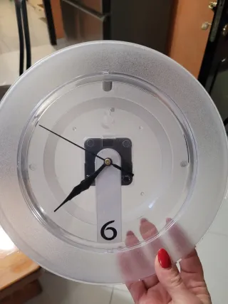 Orologio da parete trasparente