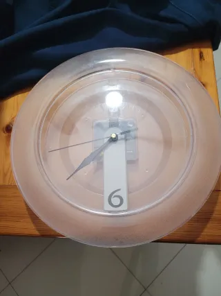 Orologio da parete trasparente