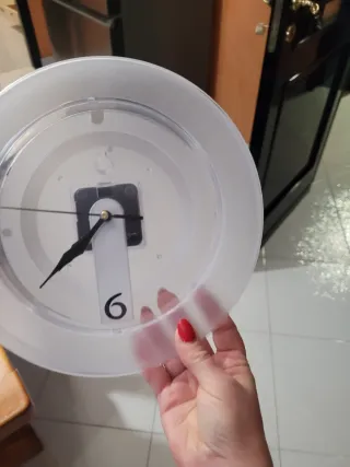 Orologio da parete trasparente