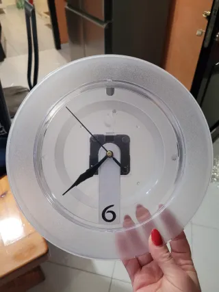 Orologio da parete trasparente