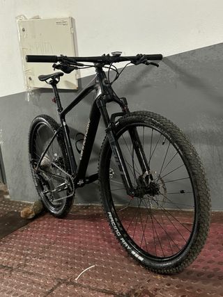 Bicicleta BTT Cannondale Nera