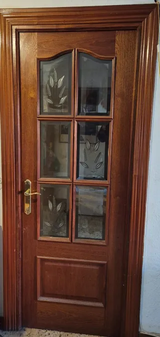 4 puertas de madera con cristal