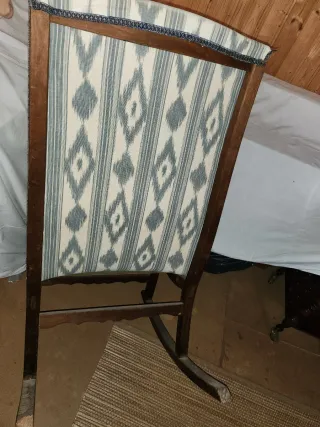 Mecedora antigua tela y madera