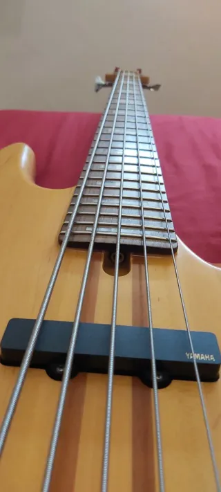 Bajo Eléctrico 5 Cuerdas Yamaha BB2005
