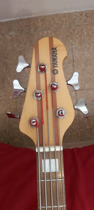 Bajo Eléctrico 5 Cuerdas Yamaha BB2005