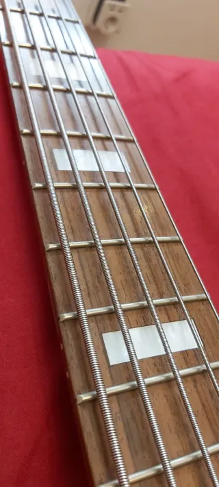 Bajo Eléctrico 5 Cuerdas Yamaha BB2005