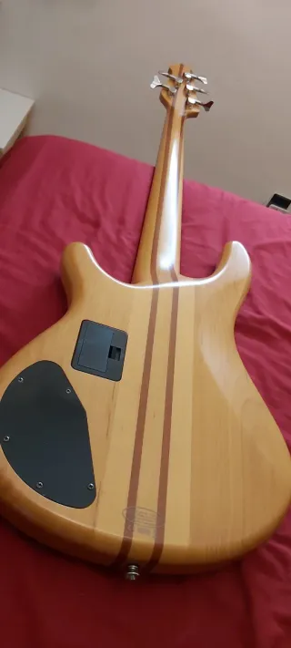 Bajo Eléctrico 5 Cuerdas Yamaha BB2005