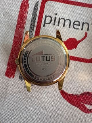 Reloj Lotus Multifunción Dorado y Blanco
