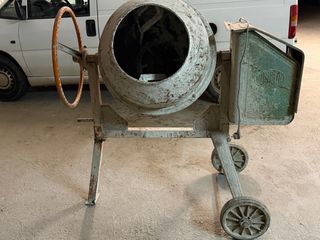 Hormigonera de obra con ruedas