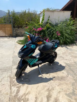 Yamaha Aerox Negra