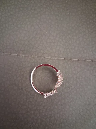 Anillo ajustable con flores y circonitas