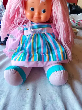 Bambola Ripetella con capelli rosa