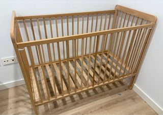 Cuna de madera para bebé