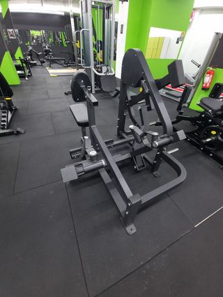 Máquina de Fuerza y Cardio