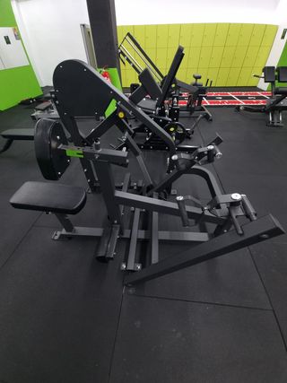 Máquina de Fuerza y Cardio